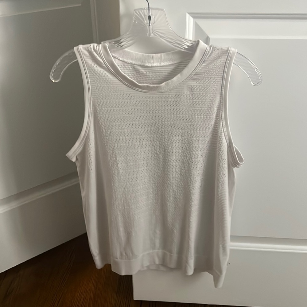 Lululemon tank size 8. EUC.